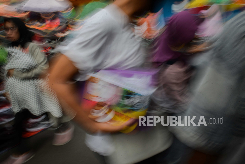 Ilustrasi perlengkapan sekolah. Ratusan wali murid yang menggadaikan Kartu Jakarta Pintar (KJP) di toko peralatan sekolah.