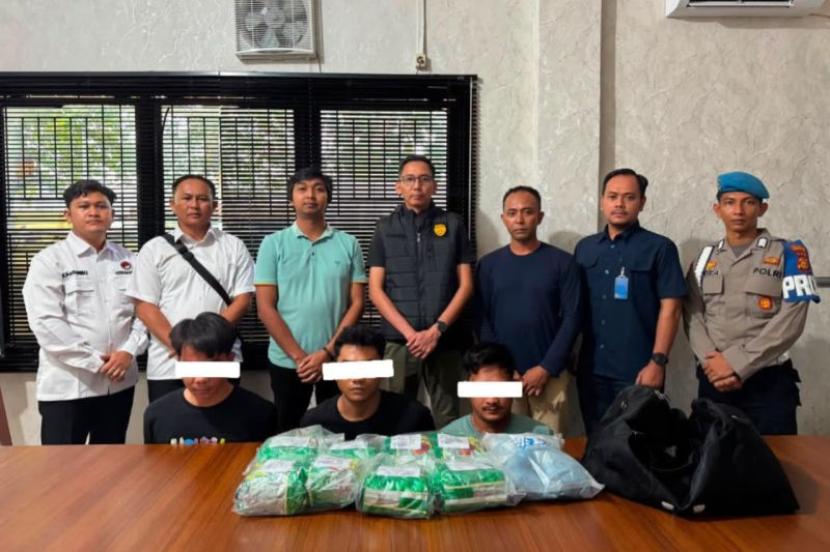 Polres Bengkalis Sita 8 Kg Sabu dan 5.000 Butir Ekstasi dari Tiga Tersangka