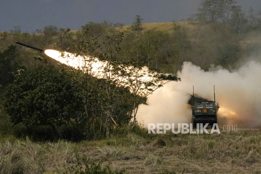 Ilustrasi sistem peluncur roket jarak dekat semacam HIMARS. Prancis kini membuat Foudre sebagai pesaing HIMARS.