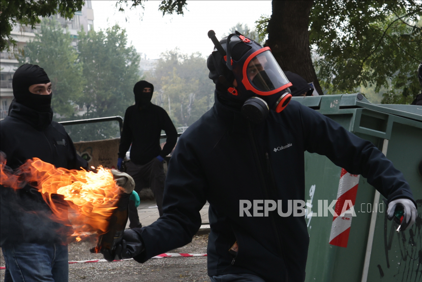  Bom molotov.