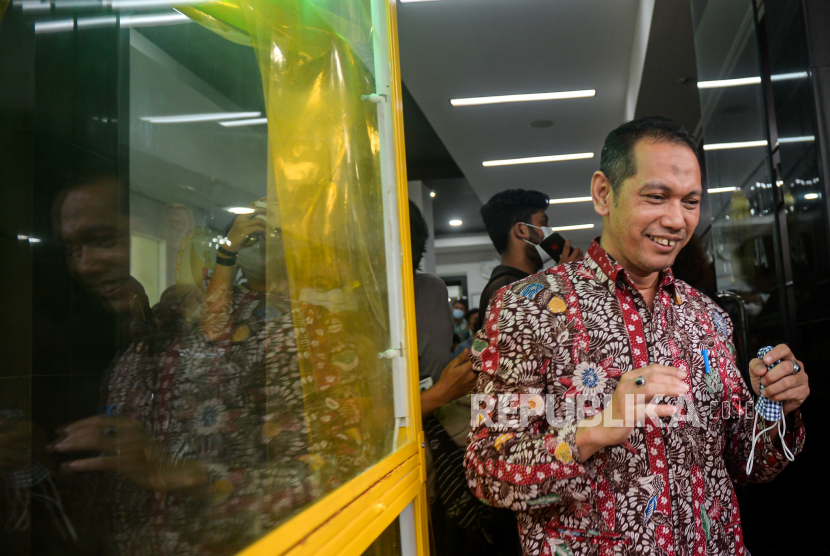 Wakil Ketua KPK Nurul Ghufron berjalan meninggalkan gedung Komnas HAM, Jakarta Pusat, Kamis (17/6).