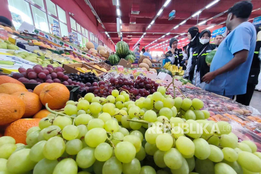 Pasar Al Kakkiyah di Makkah tempat belanja buah-buah dan sayur-sayuran, Senin (5/6/2023). 