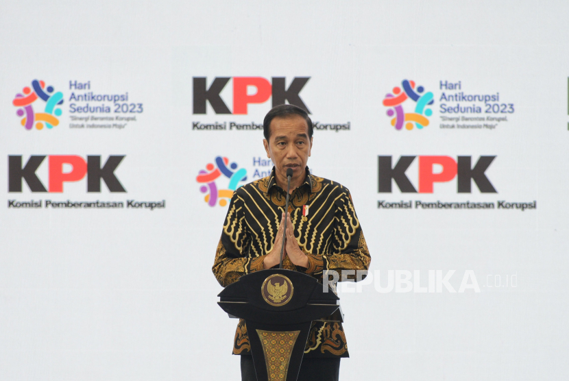 Presiden Joko Widodo menyampaikan sambutan sekaligus membuka acara Peringatan Hari Anti Korupsi Sedunia 2023 (Hakordia) di Istora Senayan, Jakarta, Selasa (12/12/2023). 