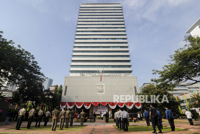 Pemandangan dari halaman Balai Kota DKI, Jakarta Pusat. Gedung Blok B Balai Kota DKI yang menjadi kantor Wagub DKI Ahmad Riza Patria ditutup selama tiga hari.