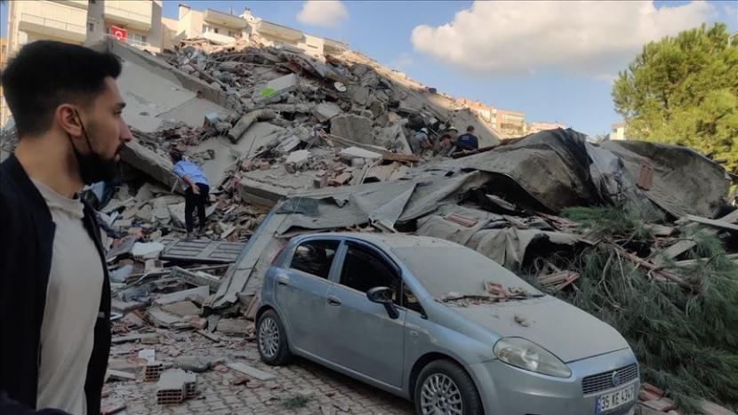 Menurut AFAD, sedikitnya 962 orang terluka akibat gempa dengan magnitudo 6.6 yang mengguncang Laut Aegea  - Anadolu Agency
