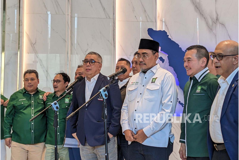 Wakil Ketua Umum Partai Nasdem Ahmad Ali bersama Wakil Ketua Umum PKB Jazilul Fawaid. Koalisi Nasdem-PKB segera menunjuk juru bicara pemenangan Anies-Muhaimin.