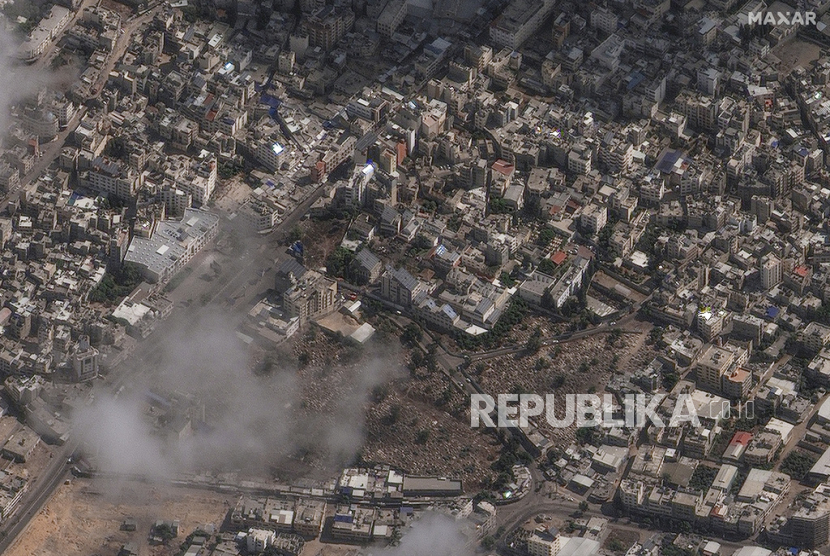 Gambar yang disediakan oleh Maxar Technologies pada Rabu, 18 Oktober 2023 ini menunjukkan gambaran Rumah Sakit al-Ahli pasca ledakan di Kota Gaza.