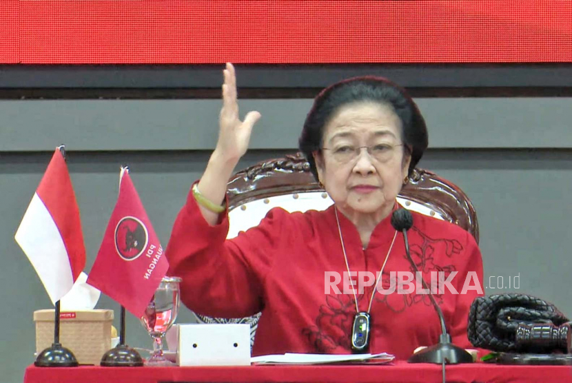 Ketua Umum PDIP, Megawati Soekarnoputri berpidato dalam penutupan Rakernas III PDIP, Kamis (8/6/2023). Megawati sempat menangis saat menutup Rakernas dan PDIP siap 'membajak' AHY.