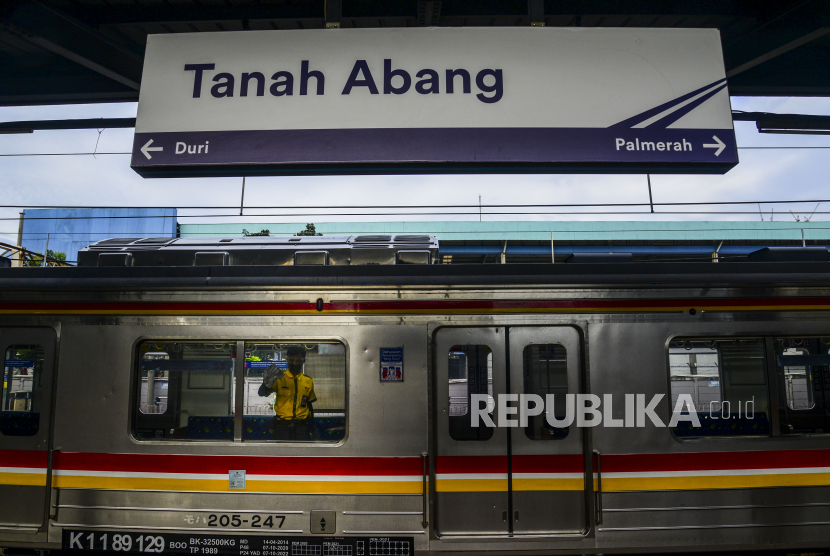 KAI diminta melakukan tes secara acak kepada penumpang kereta rel listrik (KRL) Jabodetabek di sejumlah stasiun utama setelah adanya peningkatan jumlah penumpang.