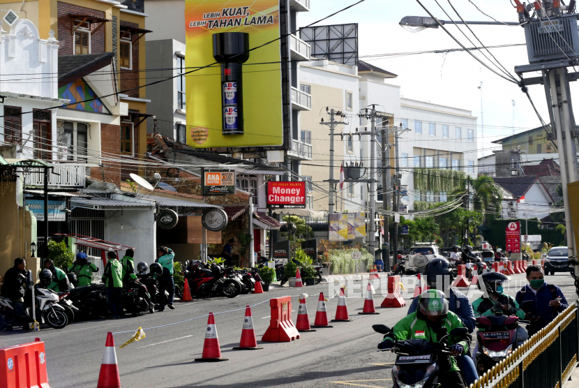 Deretan hotel di Malioboro, Yogyakarta, tampak sepi, Senin (6/4). Akibat dampak ekonomi Covid-19 diperkirakan lebih dari 1.200 hotel di Indonesia terpaksa tutup karena tidak ada pemasukan.
