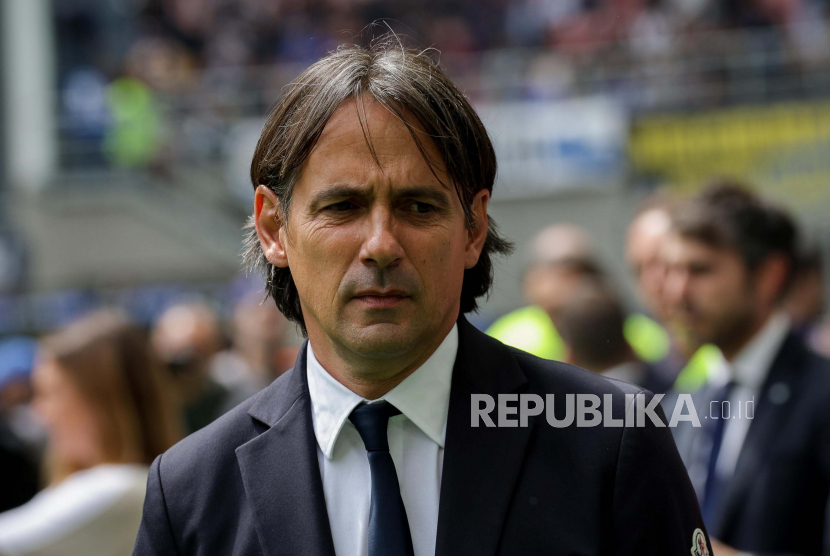 Pelatih Inter Milan, Simone Inzaghi. Inter Milan membawa dua problem serius saat di tengah perjalanan ke Jepang untuk melakoni tur pramusim 2023.