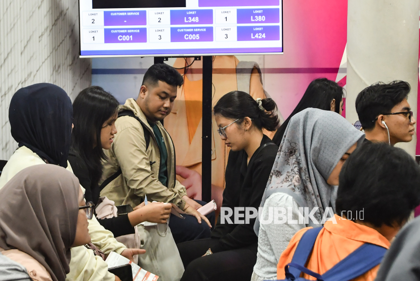 KAI Sesuaikan Perjalanan KRL Dampak Banjir di Sejumlah Stasiun Jakarta