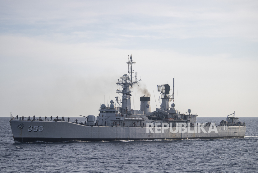 Tentara Nasional Indonesia Angkatan Laut (TNI AL) dan Angkatan Laut Italia menggelar latihan Passing Exercise (Passex) bersama di perairan Teluk Jakarta