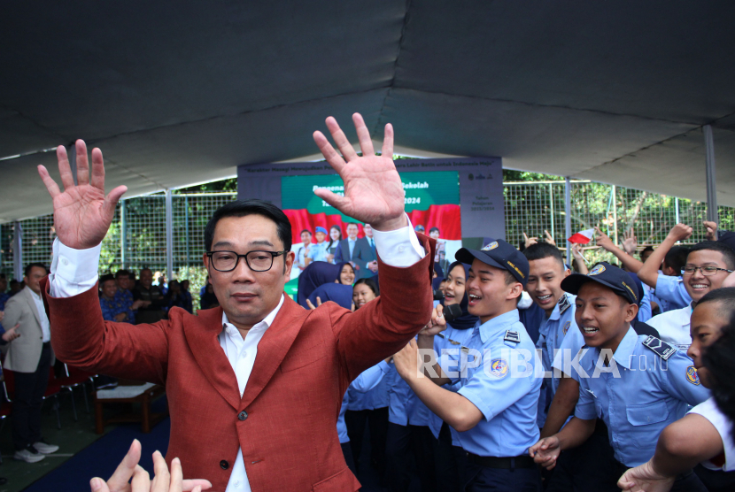 Gubernur Jawa Barat Ridwan Kamil. Gubernur Jabar Ridwan Kamil membatalkan 3.791 siswa daftar PPDB dengan cara ilegal.