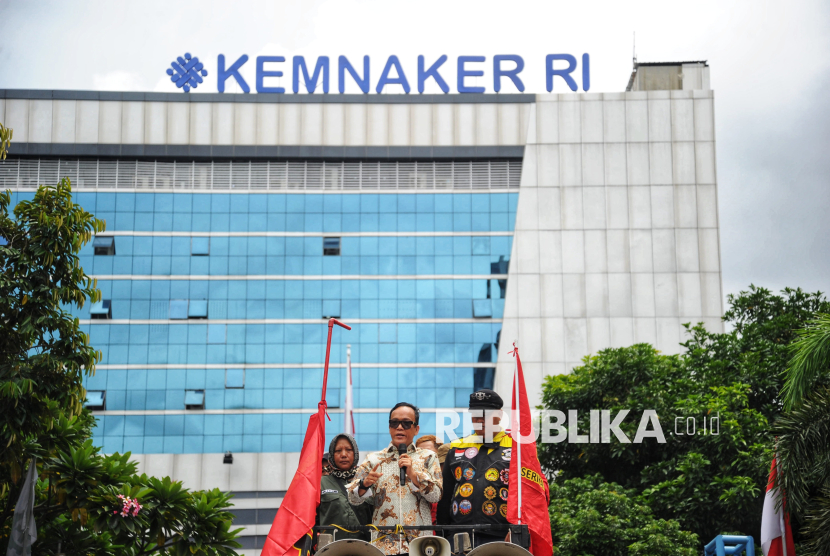 Wakil Menteri Ketenagakerjaan Immanuel Ebenezer di depan kantor Kementerian Ketenagakerjaan (Kemenaker) di Jakarta (ilustrasi).