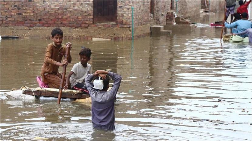 Dengan korban terbaru, jumlah korban tewas akibat insiden yang diakibatkan banjir bertambah menjadi 1.638 orang sementara 12.865 lainnya terluka sejak pertengahan Juni