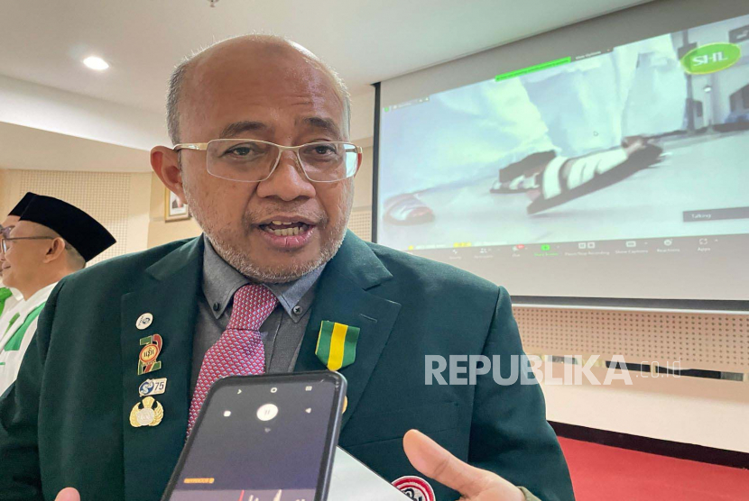 Ketua Umum Pengurus Besar Ikatan Dokter Indonesia (IDI) Muhammad Adib Khumaidi menjanjikan untuk mengawal dugaan kematian tak wajar dokter Mawarti Susanti di Papua.