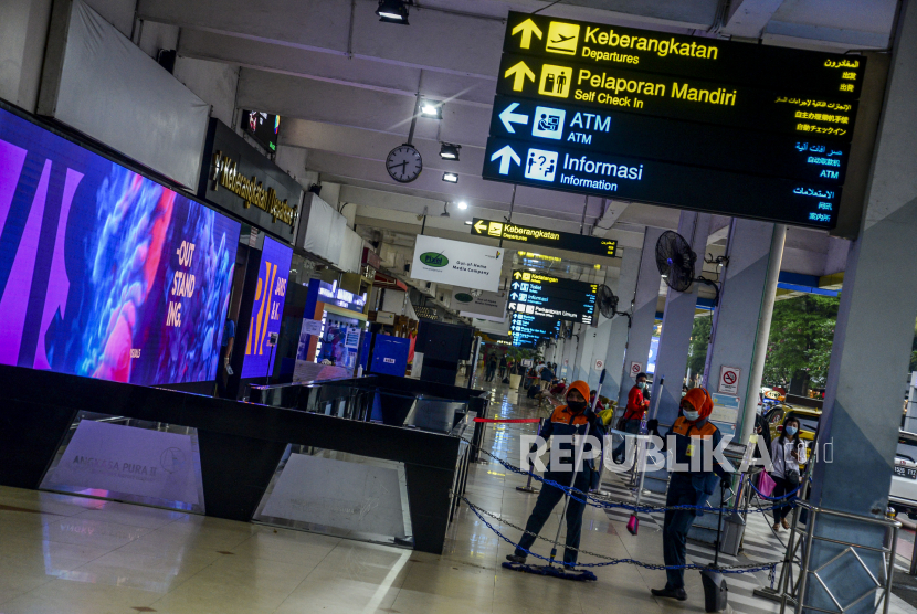 Suasana di Bandara Halim Perdanakusma, Jakarta Timur, Sabtu (20/3). 