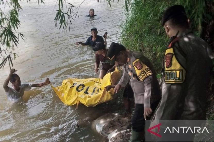 Petugas Temukan Jasad Warga Sindangbarang Hilang Terbawa Arus Sungai