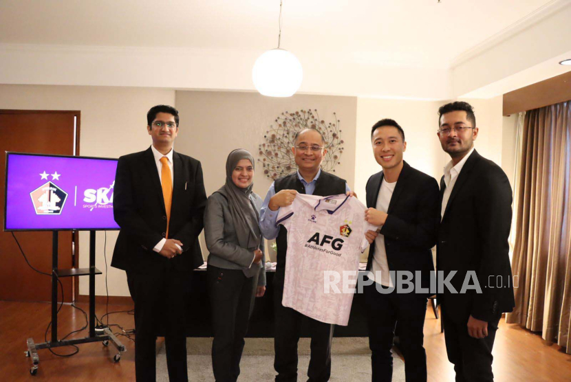 Klub  Liga 1 2023/2024, Persik Kediri, melebarkan sayap dengan menjalin kemitraan bersama Ska Sports Investments Private Limited di Jakarta, Sabtu (16/3/2024).  