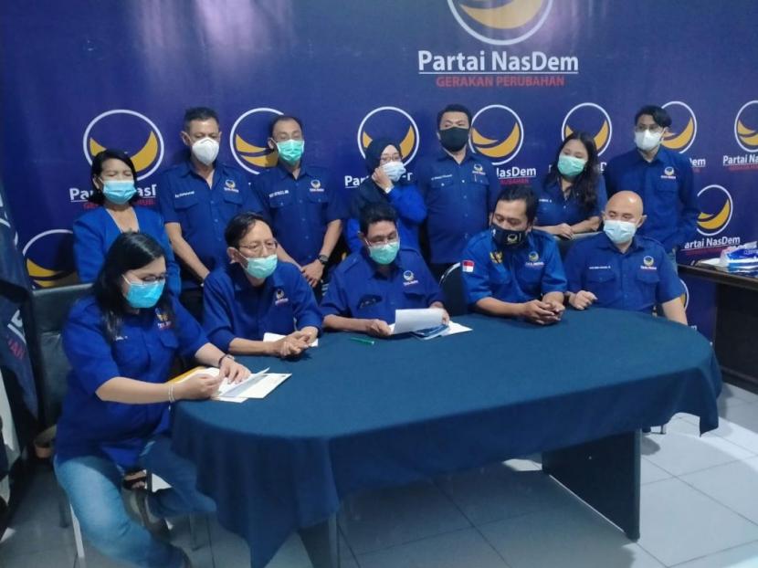 Dewan Pengurus Daerah (DPD) Partai NasDem Kota Surabaya dapat mosi tidak percaya