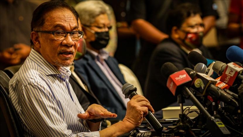 Tokoh oposisi Malaysia Anwar Ibrahim meminta agar Raja Malaysia Yang di-Pertuan Agong tidak memperpanjang keadaan darurat negara setelah 1 Agustus.