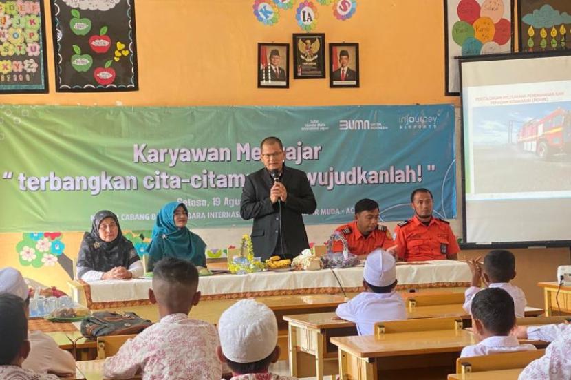 Angkasa Pura Edukasi Siswa SD Aceh Tentang Keselamatan Penerbangan