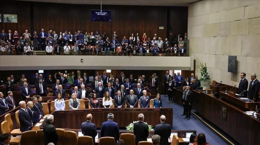  Knesset (Parlemen Israel) pada Kamis (23/3/2023) memberikan persetujuan akhir untuk RUU yang membatasi kemungkinan pemakzulan perdana menteri.