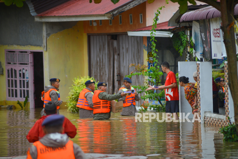 Banjir Rendam Sejumlah Wilayah Di Kota Padang | Republika Online