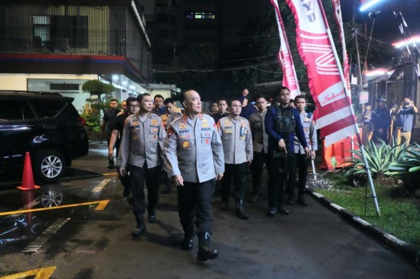 TNI-Polri intensifkan patroli hingga RT/RW cegah penjarahan.