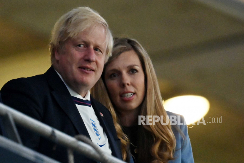 Perdana Menteri Inggris Boris Johnson dan istrinya Carrie Johnson.