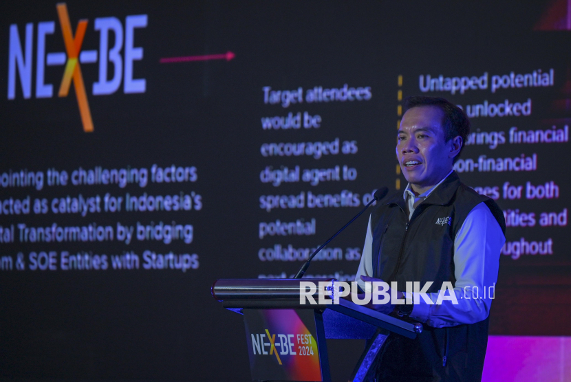 Direktur Digital Business Telkom Indonesia Muhammad Fajrin Rasyid menyampaikan pemaparan pada Nex-BE Fest 2024 di Jakarta, Kamis (5/12/2024). Nex-BE Fest menjadi wadah yang memfasilitasi lebih dari 50 startup dan 50 instansi bisnis, termasuk BUMN dan Telkom Group, untuk mendorong kolaborasi strategis dan menciptakan inisiatif baru dalam membangun ekosistem digital 2025 melalui lebih dari 250 sesi business matchmaking.