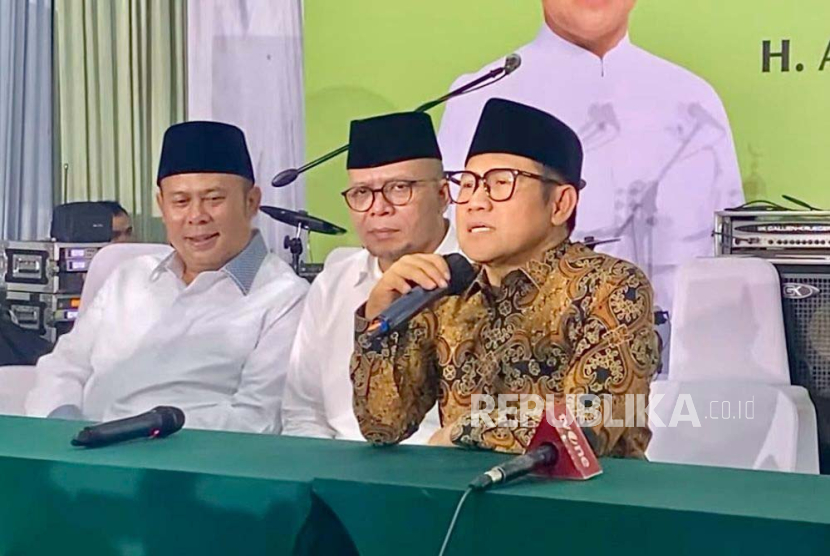 Ketua Umum Partai Kebangkitan Bangsa (PKB) sekaligus calon wakil presiden (cawapres) nomor urut 1, Abdul Muhaimin Iskandar di DPP PKB, Jakarta, Sabtu (20/4/2024). 