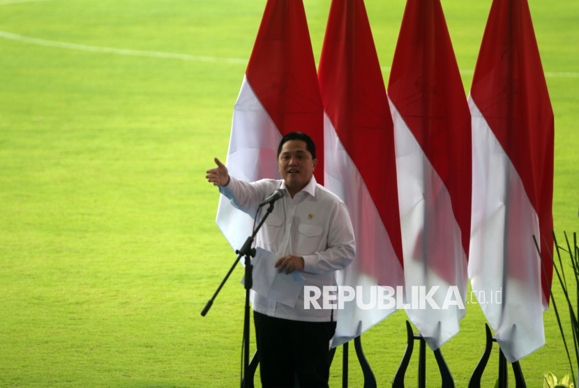 Menteri BUMN Erick Thohir menyampaikan sambutan saat peresmian Stadion Gelora Delta Sidoarjo di Jawa Timur, Senin (17/3/2025). Presiden Prabowo Subianto merenovasi dan membangun 17 stadion berstandar FIFA untuk menjadi salah satu tolok ukur kekuatan negara di mata internasional. 