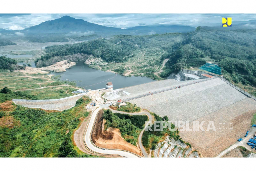 Bendungan Cipanas berkapasitas 250,8 juta meter kubik siap diresmikan September 2023 mendatang untuk mendukung kawasan Cirebon-Patimban-Kertajati (Rebana). 