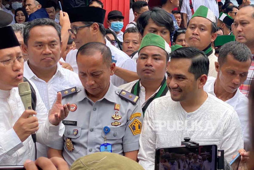 Suasana ketika Anas Urbaningrum menyampaikan sambutan usai resmi dibebaskan dari Lapas Sukamiskin, Kota Bandung, Selasa (11/4/2023). 