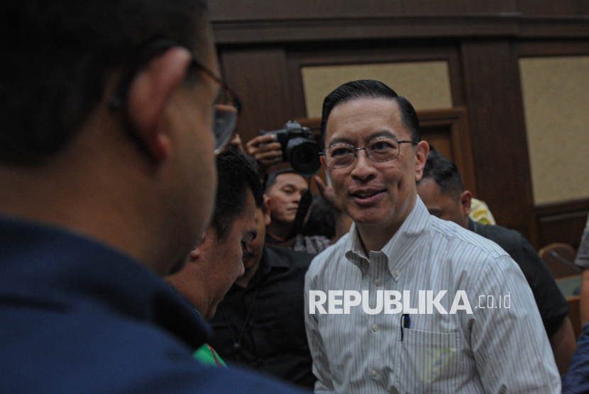 Terdakwa Thomas Trikasih Lembong atau Tom Lembong usai menjalani sidang pembacaan putusan di Pengadilan Negeri Tipikor, Jakarta, Senin (30/6/2025). Majelis Hakim menjatuhkan hukuman kepada mantan Menteri Perdagangan Tom Lembong dengan pidana 4 tahun dan enam bulan penjara, denda Rp750 juta subsider 6 bulan kurungan dalam kasus dugaan korupsi impor gula.