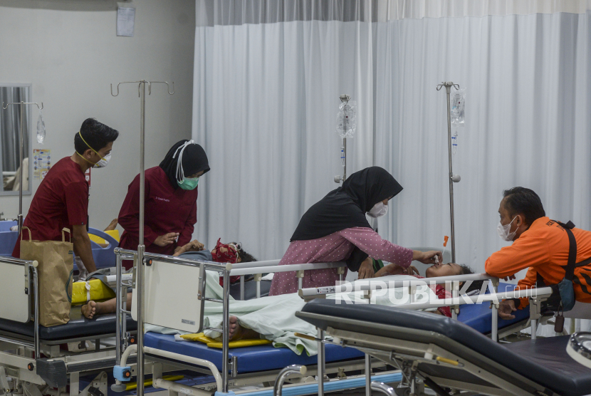 Anak-anak korban kecelakaan truk dirawat di Rumah Sakit Ananda, Kota Bekasi, Jawa Barat, Rabu (31/8/2022). 