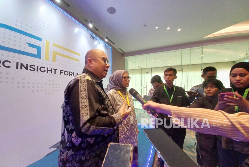 Direktur Utama PT Taspen ANS Kosasih menjawab pertanyaan wartawan di Jakarta, Kamis (19/10/2023).