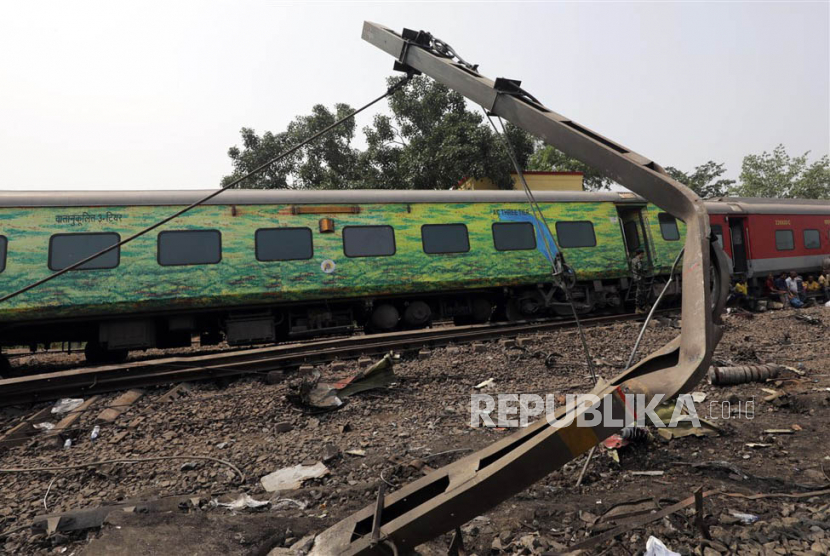 Pihak berwenang India pada Ahad (4/6/2023) telah menyelesaikan operasi penyelamatan kecelakaan kereta api paling mematikan di negara itu.