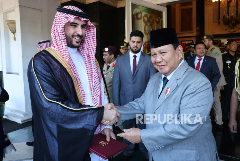 Menteri Pertahanan (Menhan) Prabowo Subianto bersama Menhan Arab Saudi Pangeran Khalid Bin Salman Bin Abdul Aziz.