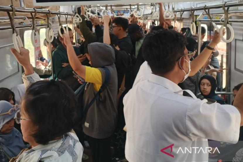 KAI fokus perbaiki sarana prasarana KRL Rangkasbitung Line.