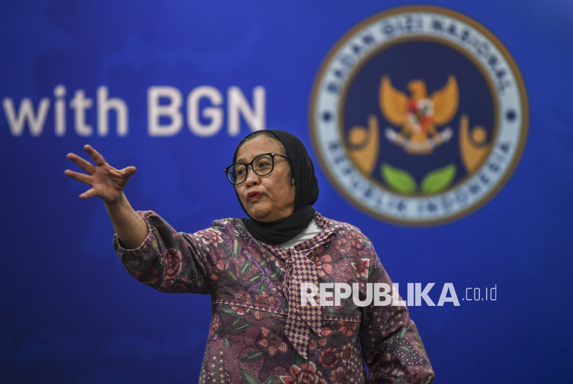Wakil Kepala Badan Gizi Nasional (BGN) Nanik S. Deyang memberikan keterangan kepada wartawan di Kantor Badan Gizi Nasional (BGN) di Jakarta, Jumat (26/9/2025). Badan Gizi Nasional melaporkan terdapat 70 kasus keracunan dengan 5.914 penerima MBG yang terdampak sepanjang Januari hingga September 2025, dan BGN akan bertanggung jawab penuh serta berjanji akan berbenah agar kejadian tersebut tidak terulang lagi.