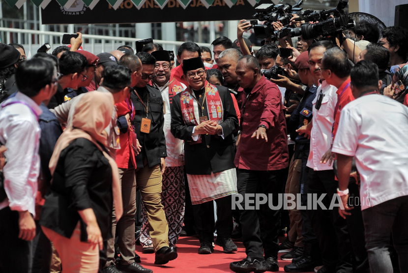 Pasangan calon gubernur dan wakil gubernur DKI Jakarta Pramono Anung dan Rano Karno tiba untuk mendaftar di kantor KPU DKI Jakarta, Rabu (28/8/2024). Pasangan Pramono-Rano menjadi pendaftar pertama calon gubernur dan wakil gubernur DKI Jakarta. 