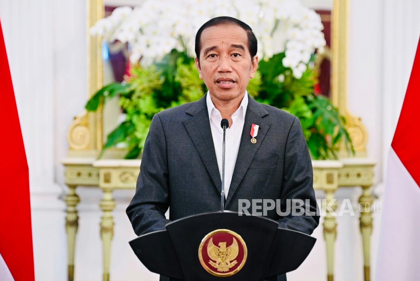 Presiden Jokowi dikabarkan meninggalkan kediamannya di Solo, untuk terbang kembali ke Jakarta.. 