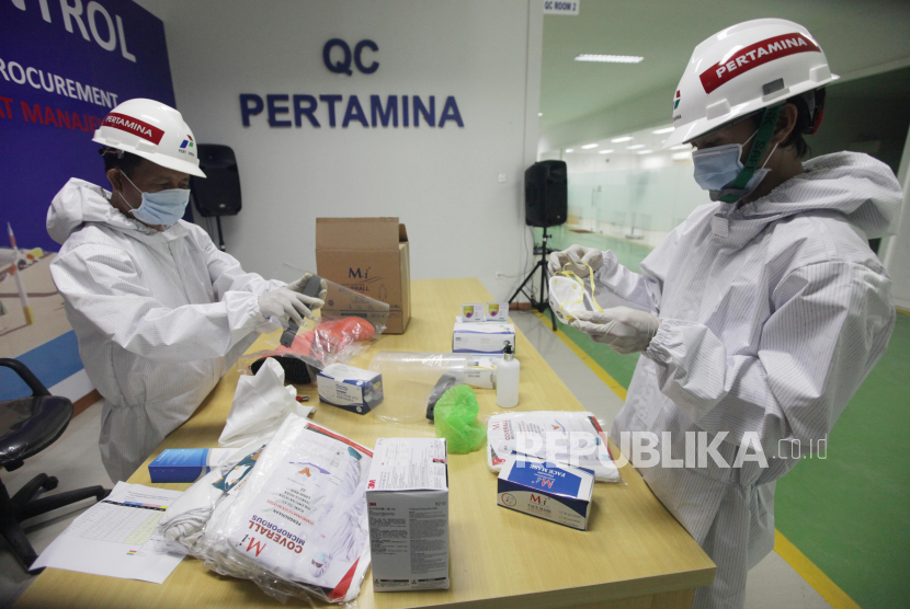 Bantuan APD Pertamina, (ilustrasi). Pertamina Marketing Operation Region (MOR) V menggelontorkan sebanyak 3.000 lebih alat pelindung diri (APD) kepada dua Rumah Sakit di Surabaya