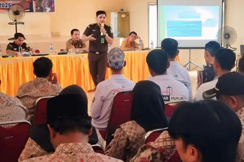 Kejari OKU sosialisasikan Aplikasi Jaga Desa.