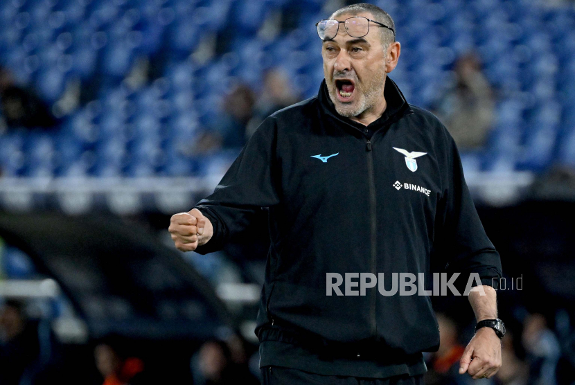  Pelatih kepala Lazio Maurizio Sarri