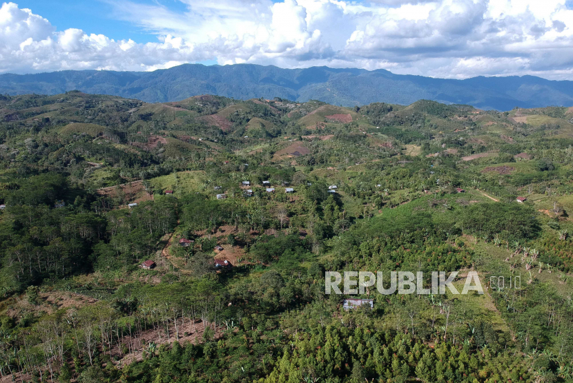 Foto aerial kawasan perumahan transmigran Sungai Bermas, Siulak, Kerinci, Jambi.