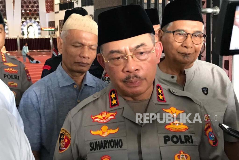 Kapolda Sumatra Barat, Irjen Pol Suharyono usai melaksanakan Jumat Curhat di Masjid Raya Sumbar di Kota Padang, Jumat (11/8/2023).
